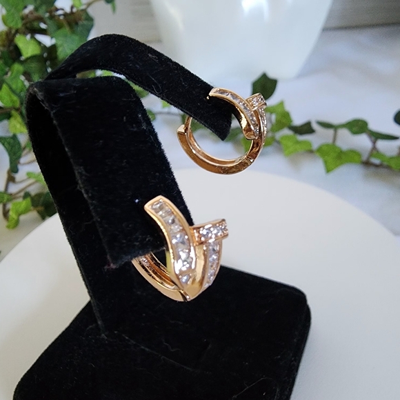 Gold Stainless Steel Huggie Hoop Earrings Nail Ring Design - Picture 5 of 10